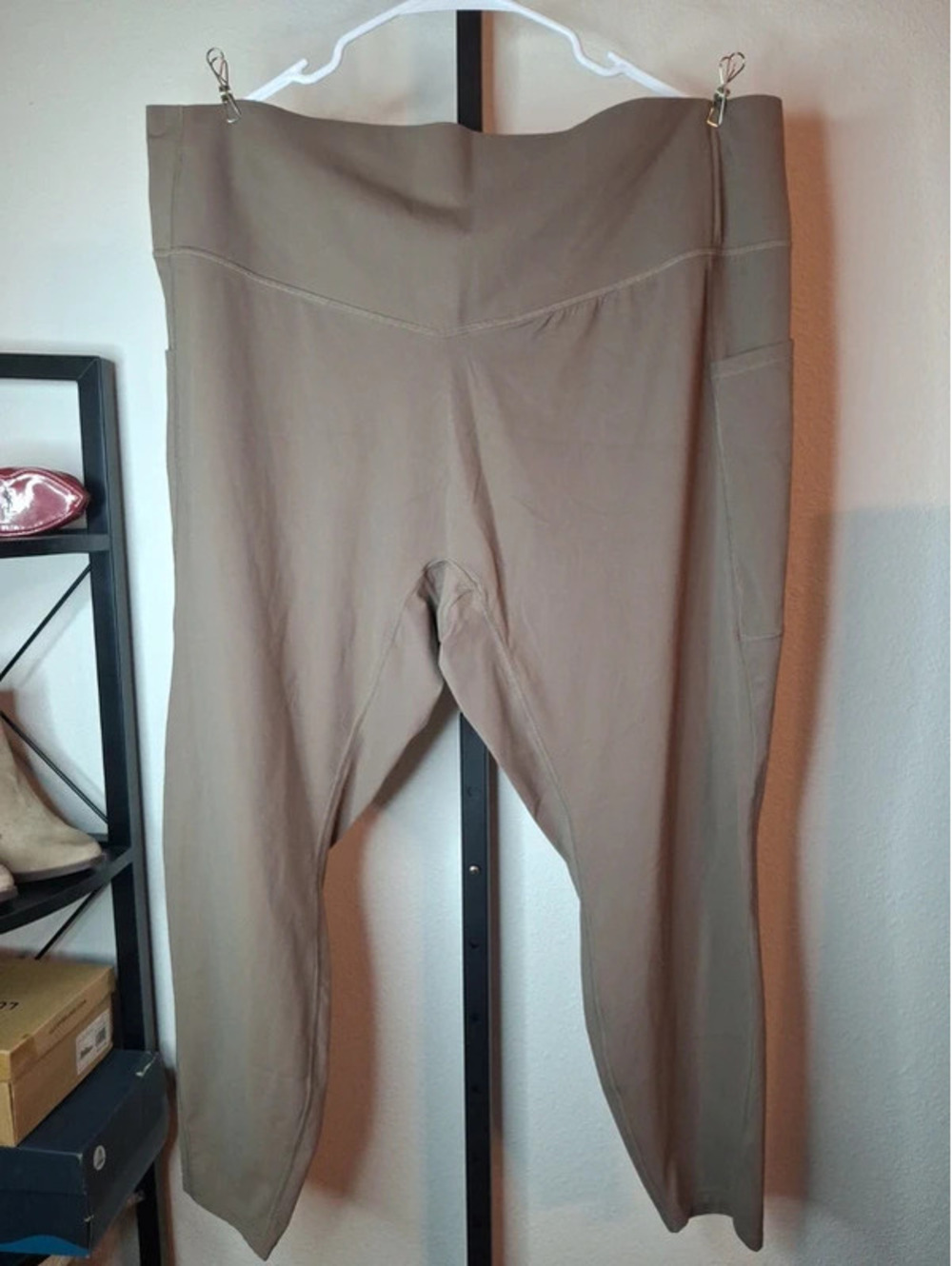 Halara beige or taupe high-waisted active leggings NWot size 3X 7/8